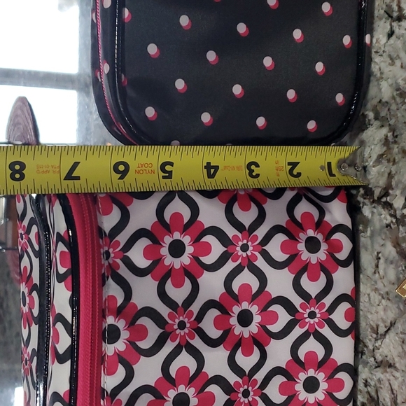 Set of 4 New Cosmetic Bags - Picture 3 of 10